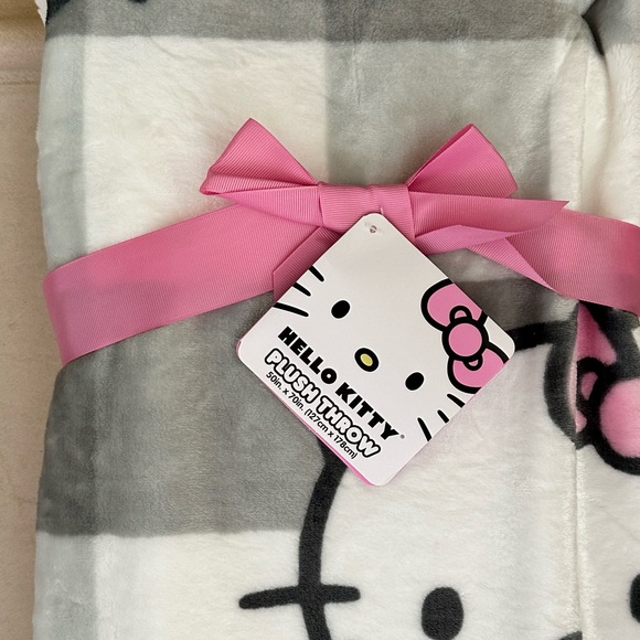 VIRAL 💖Hello Kitty💖 Blanket - Picture 2 of 2